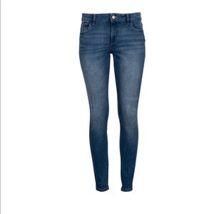 Brand new with tags DL1961 Emma Low Rise Intasculpt Skinny Jeans Marcos Color.
